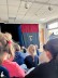 Schülerinnen und Schüler beim Puppentheater