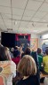 Schülerinnen und Schüler beim Puppentheater